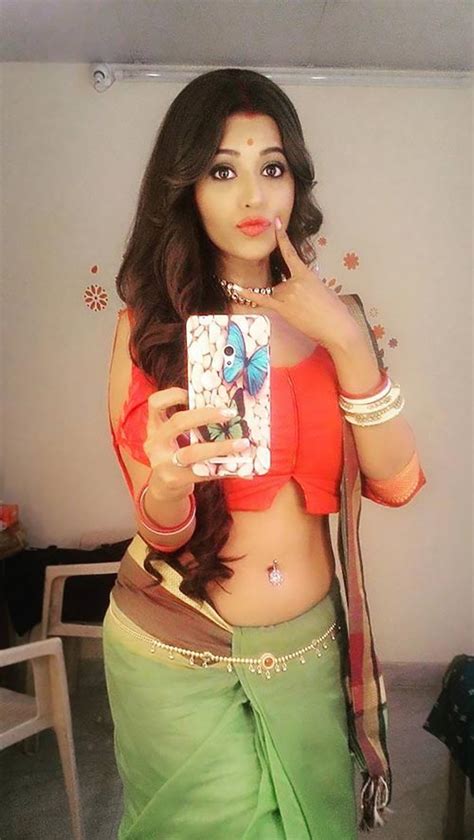 21 Hot Photos Of Ridhiema Tiwari In Saree Flaunting Her Sexy Midriff And Pierced Navel