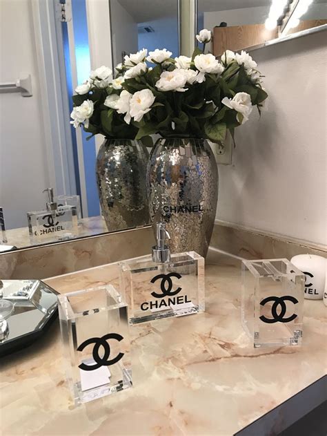 This 18th birthday recreates the coco chanel store in paris! The 25+ best Chanel decor ideas on Pinterest | Grey room ...