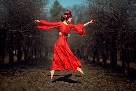 How To Achieve Levitation In Photoshop