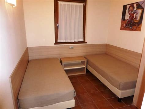 Wählen sie möbelstücke, die zu ihrem individuellen lifestyle passen. "Zweites Schlafzimmer " Residence Corte Leonardo (Garda ...