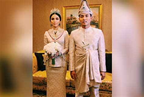 Pahang'ın kraliyet eşi tunku azizah aminah maimunah iskandariah binti almarhum sultan iskandar, tengku puan (veliaht prenses). Siapa Sangka 5 Puteri Jelita Ini Anak Kepada Yang di ...