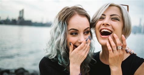 6 embarrassing things you do in front of your friend that always make you laugh