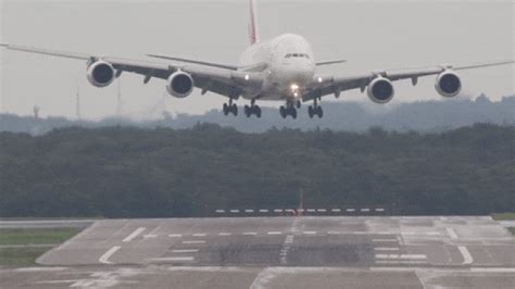 Airbus A380 Video Landing