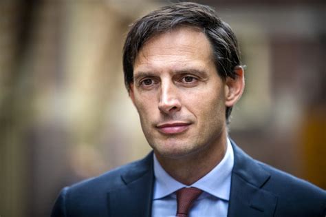 Wopke hoekstra (da) político neerlandés (es); Piloten KLM willen zich niet vastleggen op langdurige ...