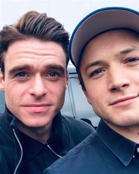 richard madden attacking us poor fans with selfies with taron egerton aka king of instagram in