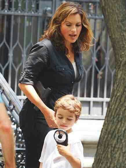 Mariska Hargitay With Her Son August Mariska Hargitay Actresses Law