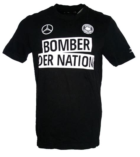 Nicknamed bomber der nation (the nation's bomber) or simply der bomber, müller was named european footballer of the year in 1970. DFB Deutschland T-shirt Gerd Müller Schwarz Der Bomber der ...