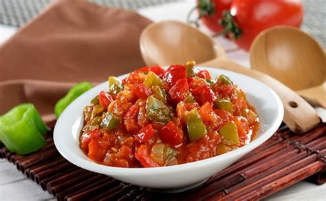 Y ya está amig@s, después de dejar reposar el pisto casero durante 10 minutitos más ya podemos atacar. Pisto extremeño con tomate natural - Sabor a Extremadura