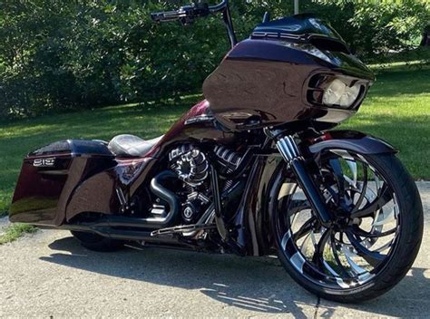 Pin By Soul On Iron On Baggers Harley Road Glide Road Glide Custom