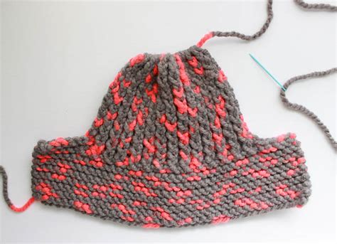 In this drops video we show how to assembly a knitted slipper. Snow Day Slippers knitting pattern - Gina Michele