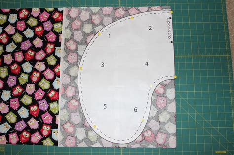 Click for an updated version of this boppy cover tutorial and pattern. Little Blip: Boppy Pillow Cover