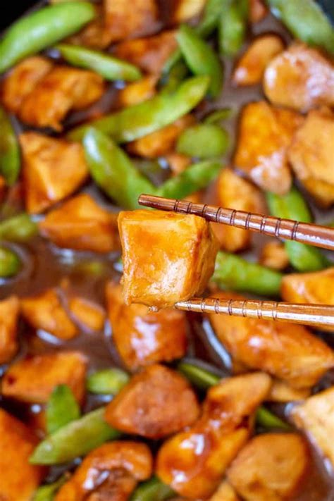 Made with fragrant hoisin, spicy sriracha, salty soy sauce and sweet honey, each bite is rich in flavor and perfectly balanced. Slow Cooker Hoisin Chicken | Recipe | Chicken meal prep, Recipes, Hoisin chicken