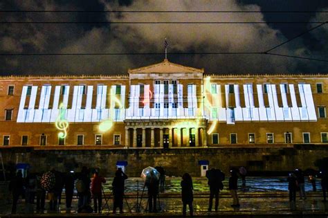 Mayor Lights Athens Christmas Tree At Syntagma Square Gtp Headlines