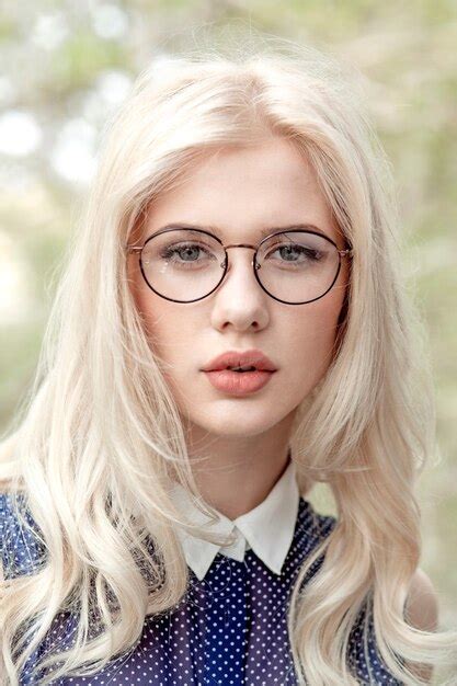 Premium Photo Portrait Of A Blonde Woman Wearing Eyeglasses