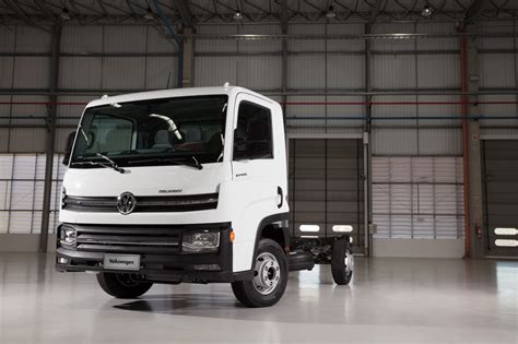 VW Delivery Express pode ser dirigido com CNH B - Motor Show