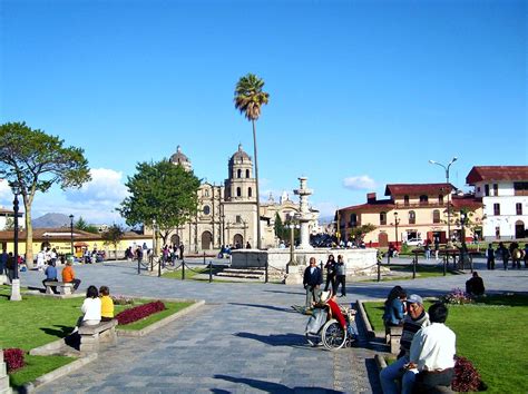 Plaza De Armas Cajamarca Una Tarde De Domingo Históricam Flickr