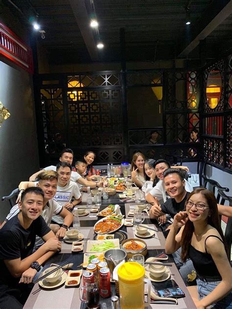 Đọc báo tin tức online việt nam & thế giới nóng nhất trong ngày về thể thao, thời sự, pháp luật, kinh doanh Ngắm bạn gái xinh như mộng của tuyển thủ Văn Hậu - VietNamNet