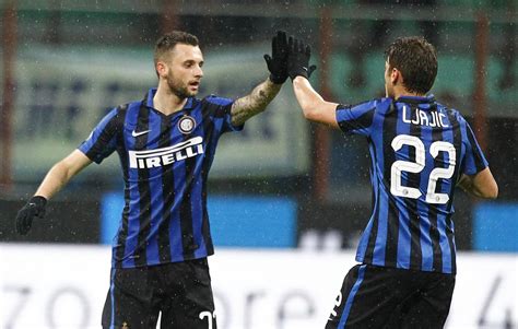 Dall'altra parte del tabellone, inter e milan potrebbero darsi battaglia nei quarti di finale del torneo, e se i nerazzurri la spuntassero non sarebbe così improbabile vederli in semifinale contro la juve di pirlo: Inter vs Juventus - Coppa Italia 2015/2016
