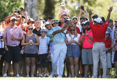 Tiger Woods Grinding Through Round 2 Keeps Share Of Tour Championship
