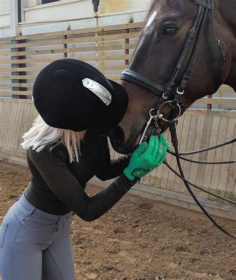 Sunday Kisses 🐎 ️ Equestrianblogger Horseshorsey