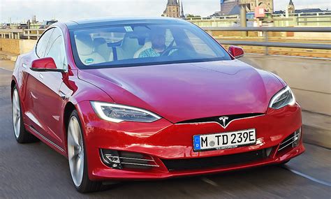 Tesla Model Im Test Reichweite Preis Ausstattung Und Fahrverhalten