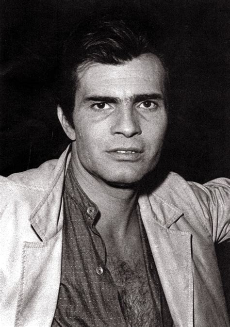 He is an actor and director, known for roda de fogo (1986), páginas da vida (2006) and torre de babel (1998). Astros em Revista: TARCISIO MEIRA O MAIOR ASTRO DA TV ...