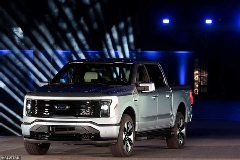 Ford unveils its $40,000 F-150 Lightning electric pick-up truck - DUK News