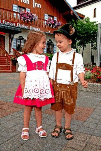 Chicas Húngaras Con Vestimenta Tradicional Foto 300 Dpi Descarga