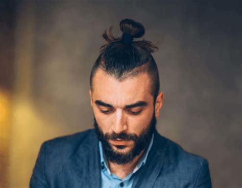 Es un corte cónico que comienza en el. Corte De Pelo Samurai