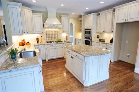 You may discovered another white kitchen cabinets hardwood floors better design ideas. 32 Spectacular White Kitchens with Honey and Light Wood Floors (PICTURES)