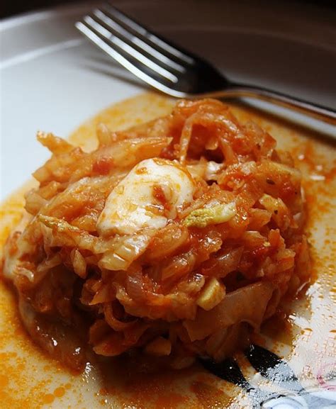 Cotti in padella con pomodorini, olive e capperi e completati con basilico fresco per una nota di profumo in più, questi finocchi sono semplicissimi da preparare e davvero deliziosi. Finocchi alla pizzaiola, gustosa ricetta light