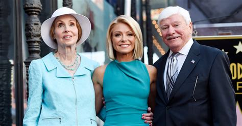 How Old Is Kelly Ripa