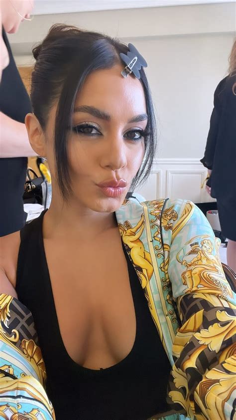 Vanessa Hudgens Selfies Some Sexy Braless Boob Cleavage Action Https T Co Wrxpq Ntqc