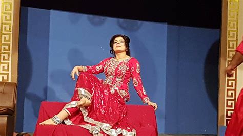 Pashto World Official Blog Shanza Khan New Beautiful And Hot Pictures On Stage Looking So