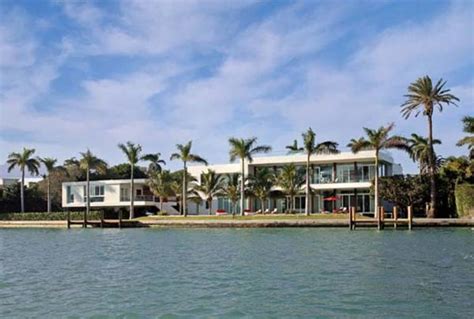 Fascinating Waterfront Residence In Miami Beach Florida