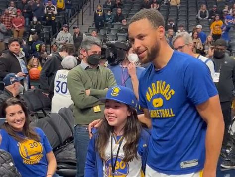 After Multiple Tries Young Warriors Fan Meets Steph Curry