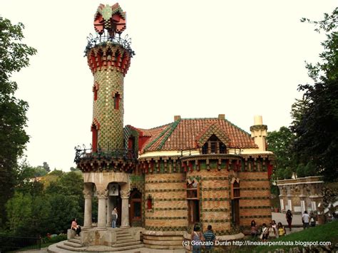 El temps ens ho dirà. (who knows if we have given this diploma to a nut or to a genius. Línea Serpentinata: ANTONIO GAUDÍ, "El Capricho"