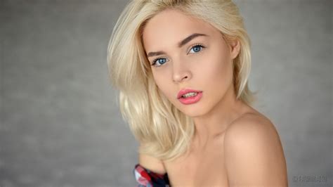 Face Kristina Mamatyukova Portrait Smoky Eyes Blue Eyes Bare Shoulders Blonde P