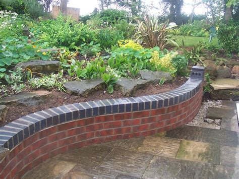 Curved Raised Bed With Red And Blue Bricks Brick Garden Raised