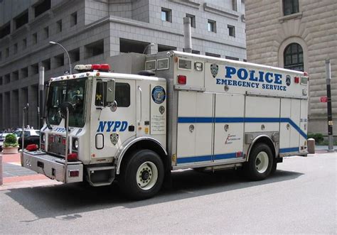 Nypd Esu Truck 1 Mack Police Truck Police Cars Emergency Vehicles