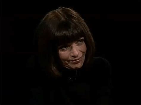The Ultimate Anna Wintour Gifs For Fashion Week Anna Wintour Fashion