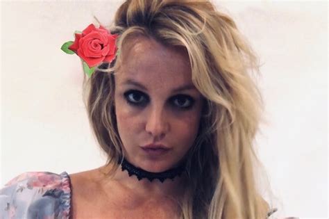 Britney Spears Shares Sexy Snaps Of Toned Tummy In Tiny Crop Top The Us Sun