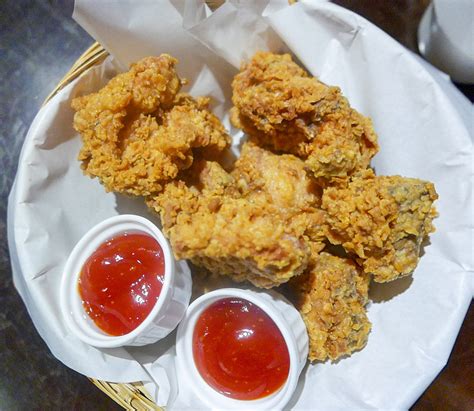 Menu yang terkenal di restoran ini adalah korean fried chicken dimana anda boleh memilih satu ayam. Choo Choo Chicken Malaysia