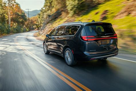 2021 Chrysler Pacifica Debuts With Fresh Looks Awd New U Connect And
