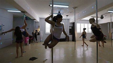 La Pole Dance Ce Nest Pas Que Du Strip Tease