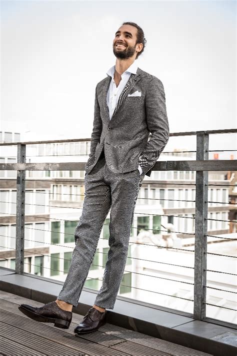 So lassen sich die kosten für das kleid reduzieren und das budget eurer hochzeit etwas schonen. Festliche Herrenanzüge und Hochzeitsanzüge, München ...