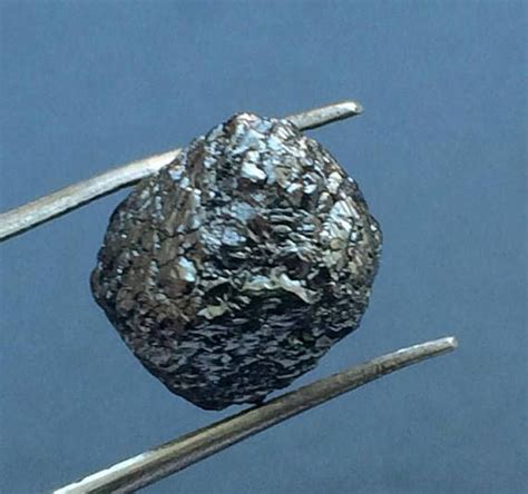 Using a flat, clean surface, it is possible to determine how quickly the heat is dispersed by the potential raw diamond. 3.2 Cts Black Rough Diamond Crystal 6.5x8mm Black Raw ...