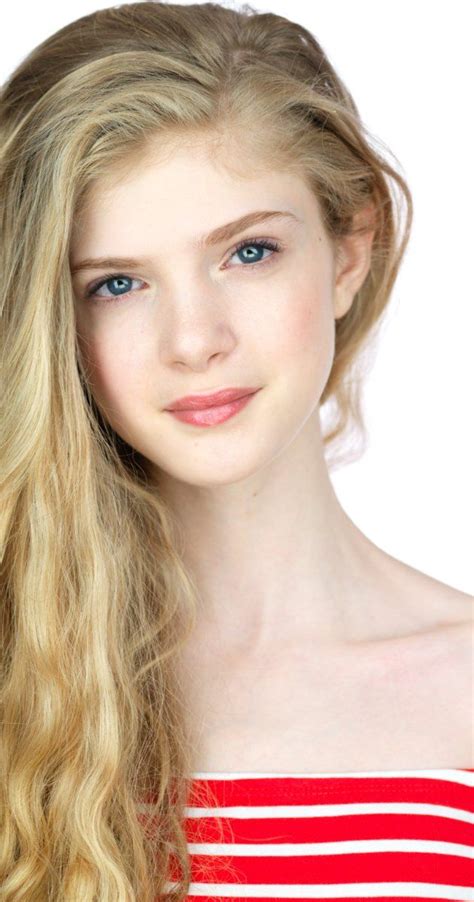 15 Amazing Pictures Of Elena Kampouris Swanty Gallery