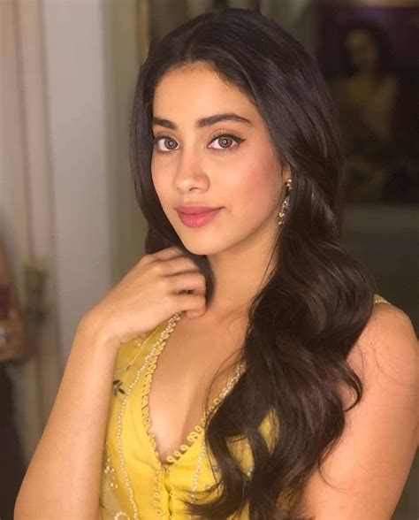 Janhvi Kapoor Best Photos Images And Hd Wallpapers Wallpaper Hd Photos