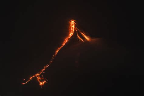 Mayon Volcano Update Eruption Spews Massive Ash Cloud Lava Fountain